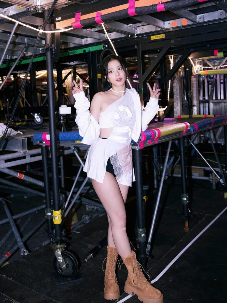 Blackpink Jisoo wore a Jaded London dress and a Cartier Classic Trinity ring.