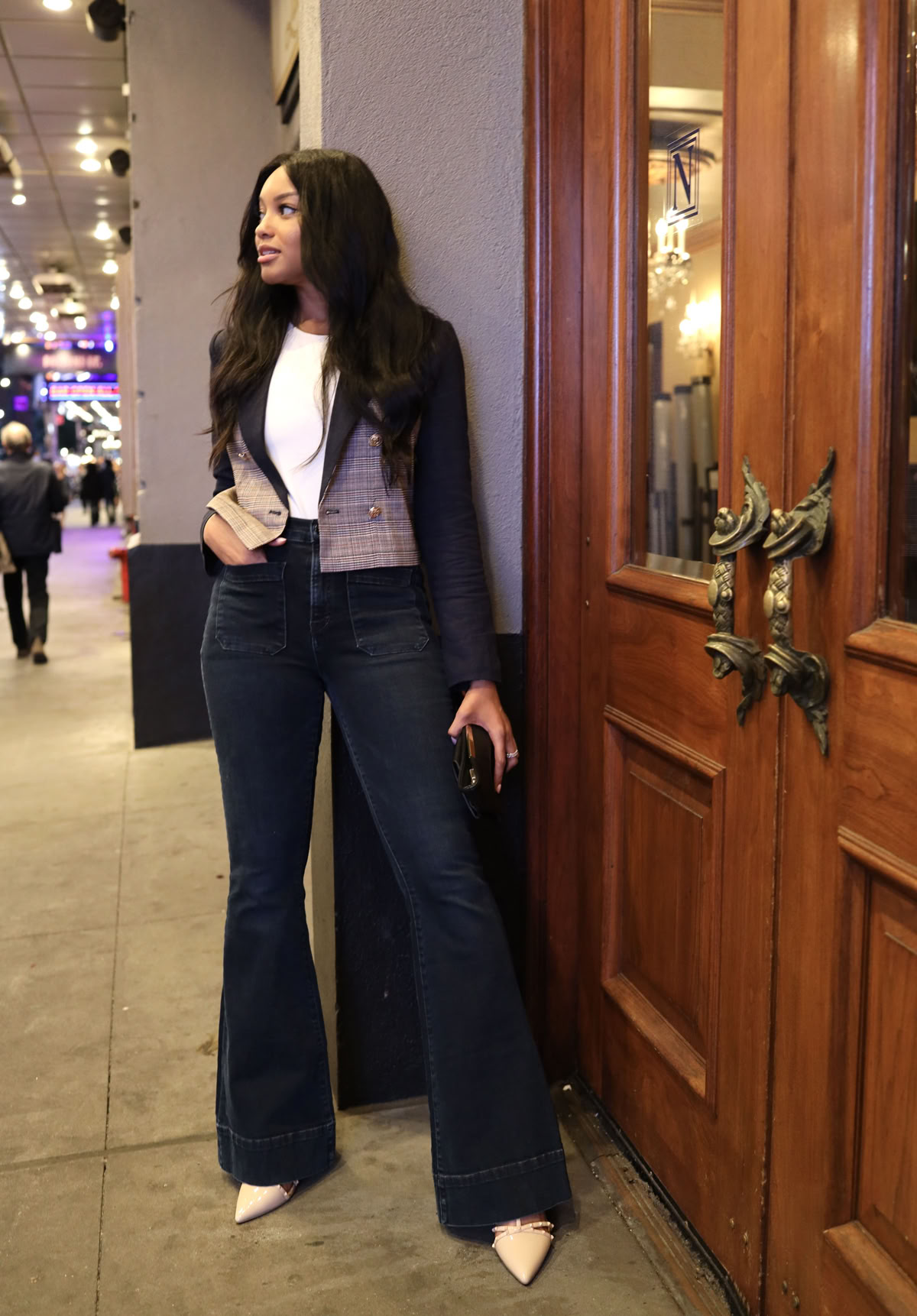 flared jeans outfit 1
