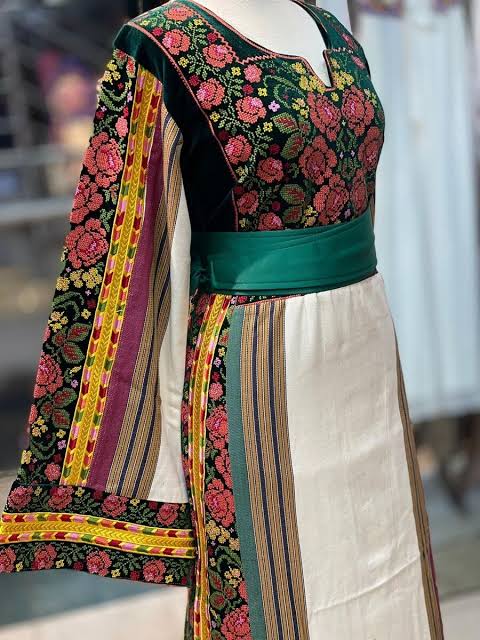Palestinian fashion cultural olutfit 