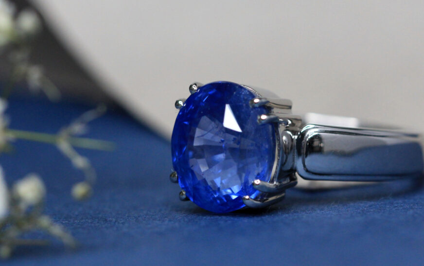 womans blue sapphire ring