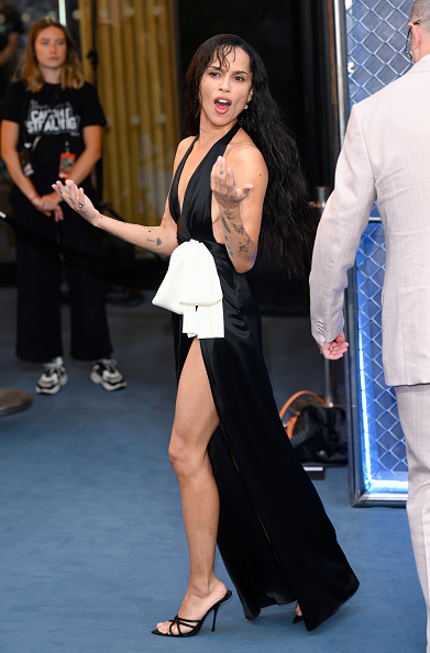 Zoë Kravitz dazzles at “Caught Stealing” London Premiere