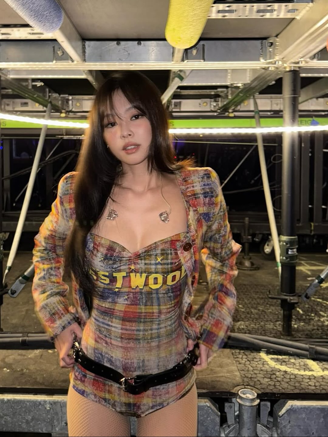 Jennie Kim is seen wearing Vivienne Westwood hotpants in frayed tartan at the Blackpink Deadline World Tour in London, complete with a leather chain belt and a Vivienne Westwood “Bas Relief” brooch.