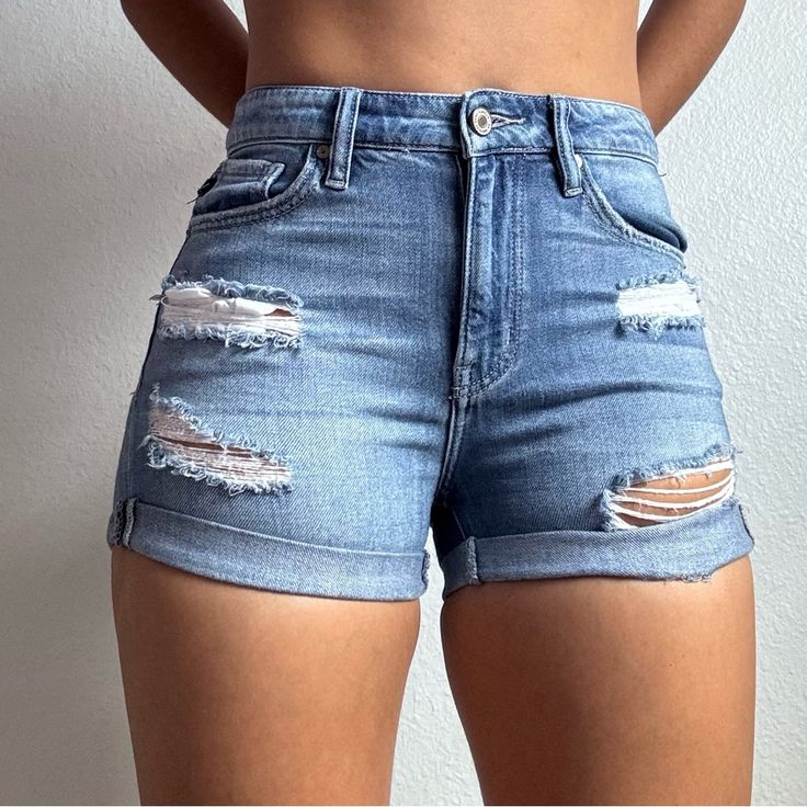ripped denim Shorts outfits