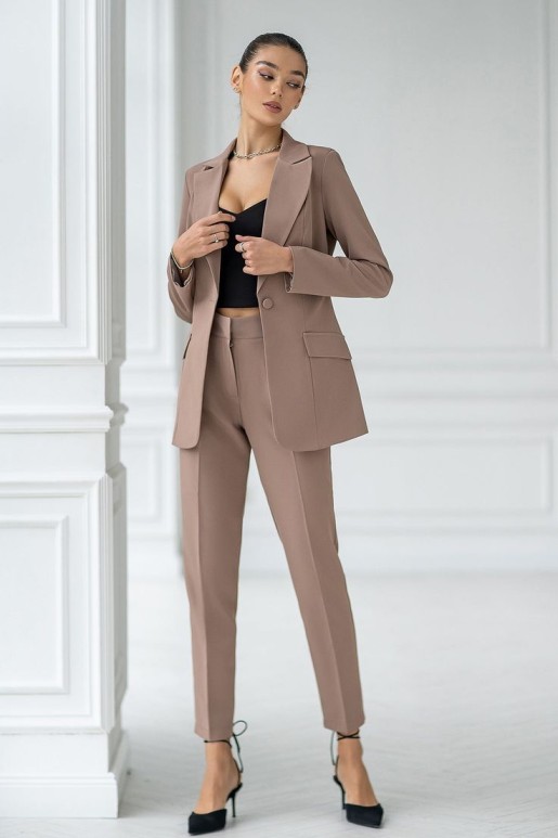 Best Essentials to Avoid in Power Suits by Petite Women