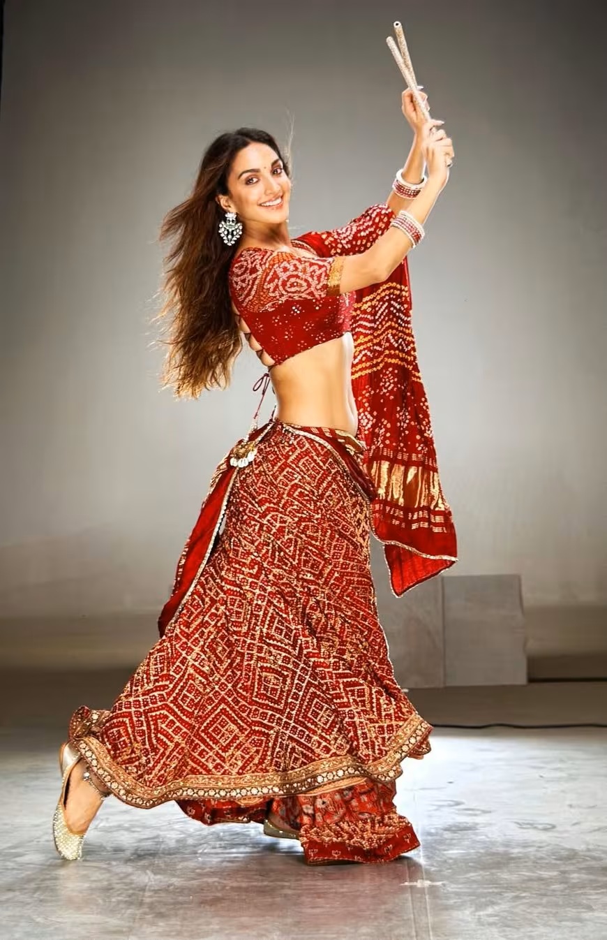 Kiara Advani – Red Bandhani-Print Lehenga
