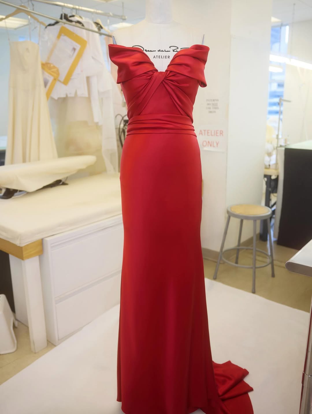 Sydney Sweeney appeared at the 77th Primetime Emmys wearing an Oscar de la Renta personalized scarlet red crepe-back satin gown with a draped bow neckline.