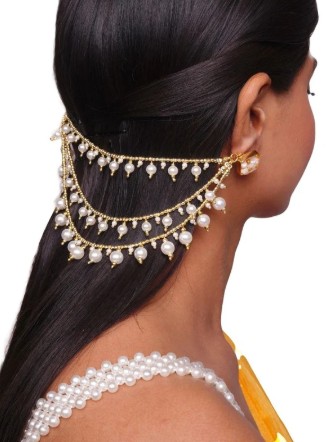 Model wearingh pearl ear chain