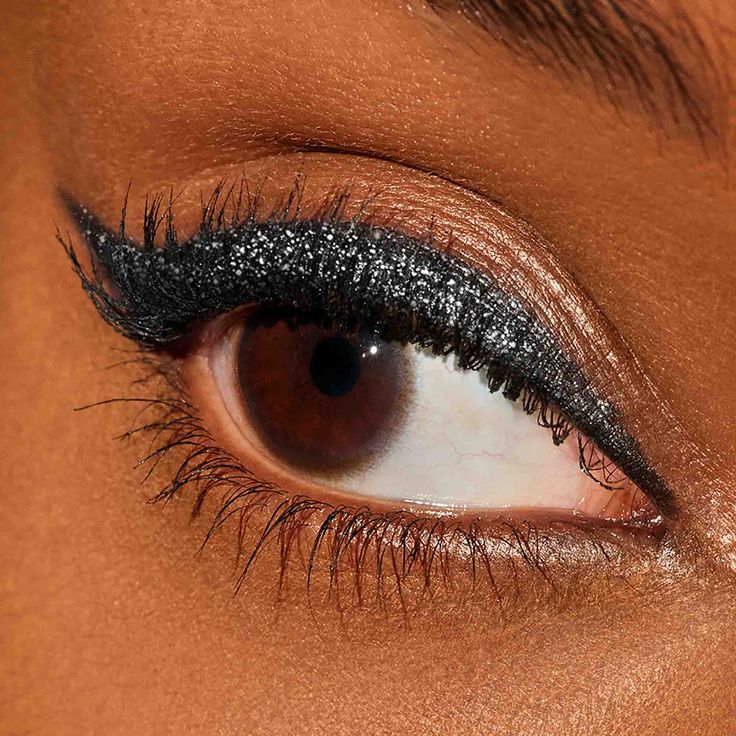 Victoria Beckham Eyeliner tips earthy tones