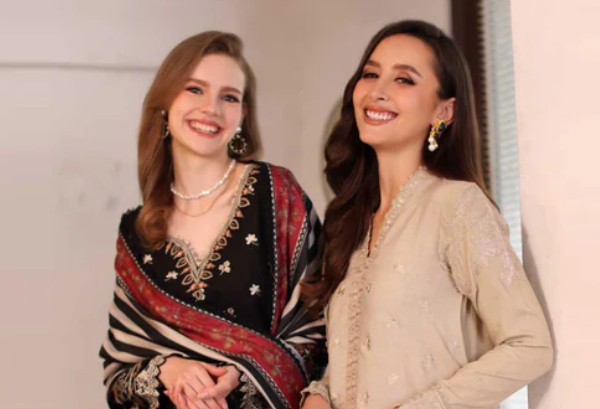 Two models wearing tradional Pakistani outfits