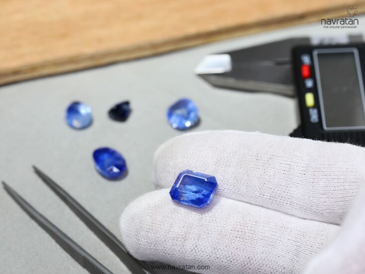 Blue sapphire stones