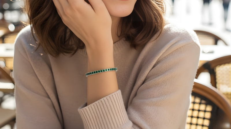 emerald gemstones bracelet