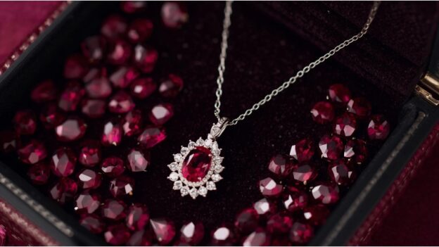 A ruby pendant necklace